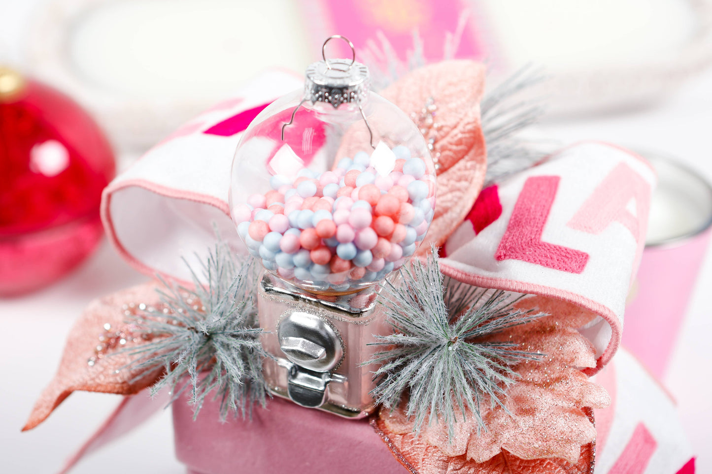 LUX FRAGRANCES - BERRIES AND BALSAM 14 OZ GIFT BOX CANDLE