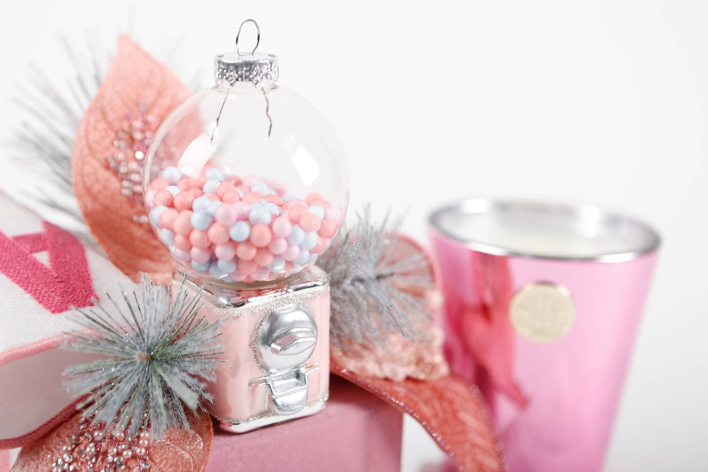 LUX FRAGRANCES - BERRIES AND BALSAM 14 OZ GIFT BOX CANDLE