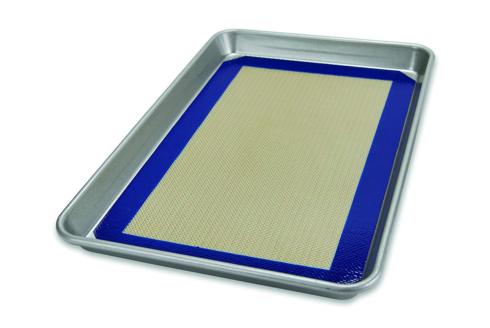half-sheet-pan-with-mat