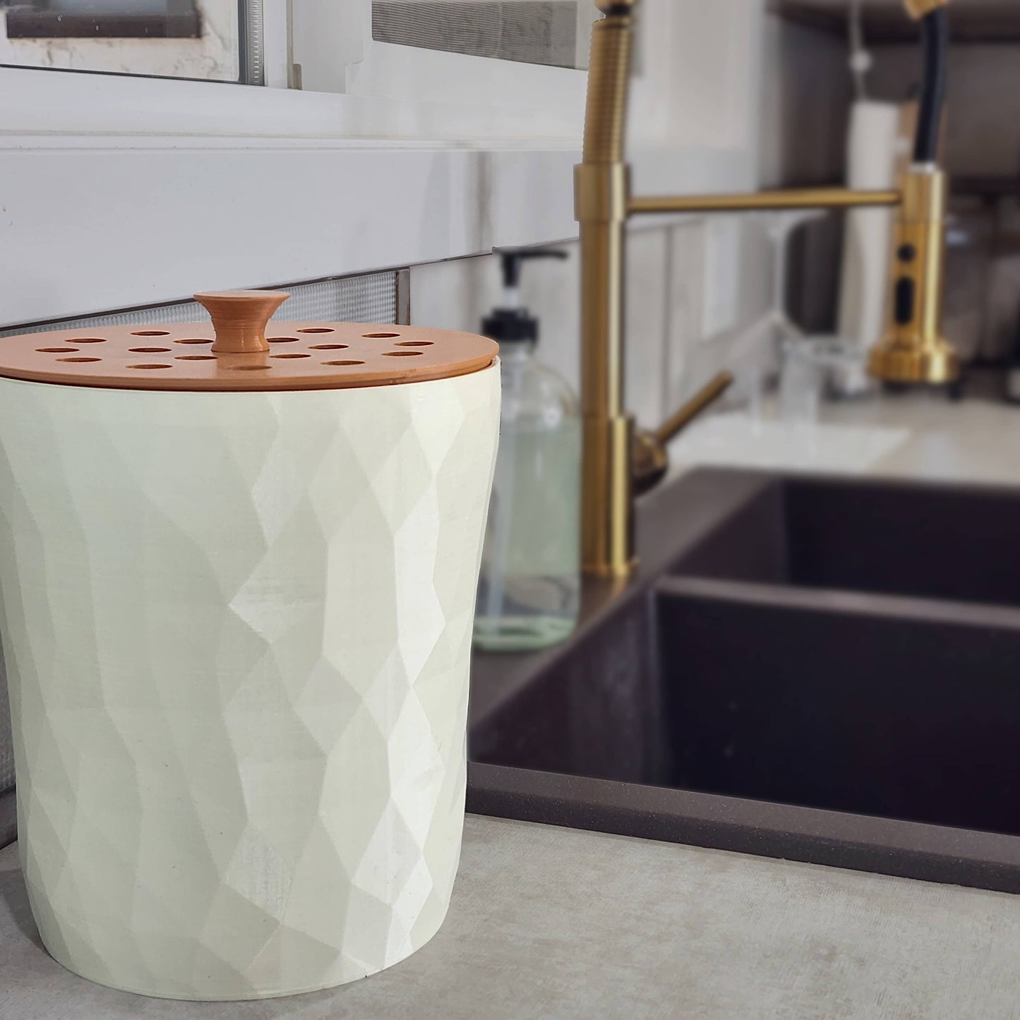 The Rogerie - Countertop Composter