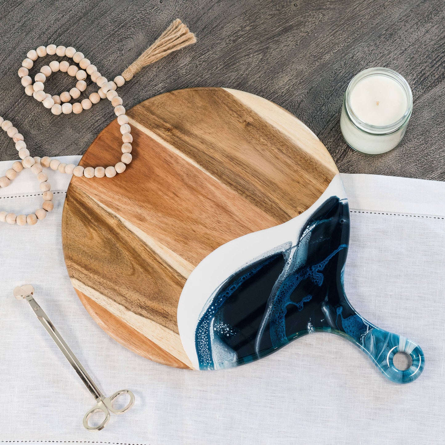 Lynn & Liana Designs - Resin cheese boards /Charcuterie Board 12" Round with handle - Navy/White/Metallic